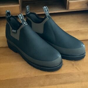 BOGS Men's Black and Tan Rain Boots